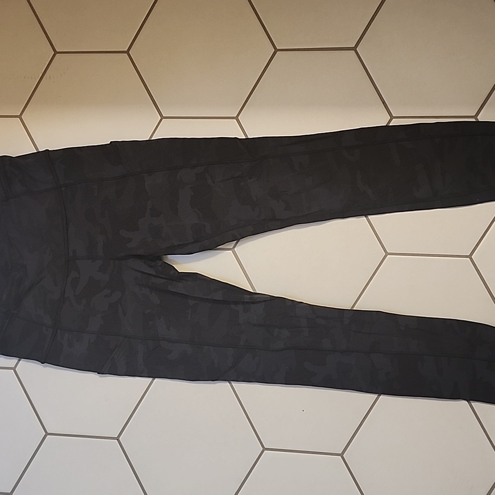 Lululemon Fast & Free ll 25" Heritage 365 Camo Deep Coal Multi Tights Size 6